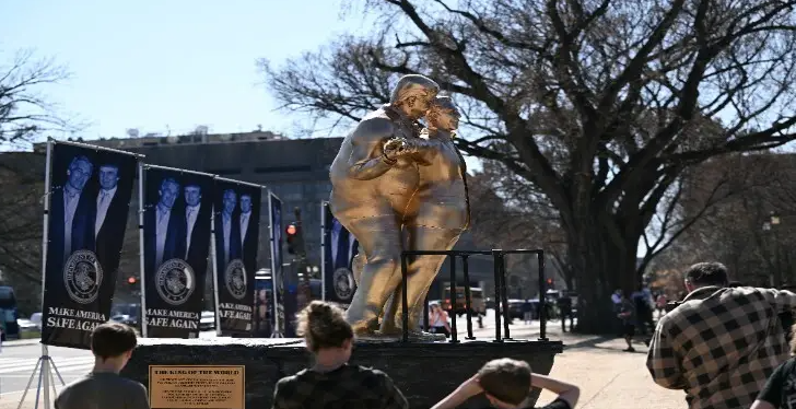 ডোনাল্ড ট্রাম্প ও কুখ্যাত যৌন অপরাধী জেফরি এপস্টেইন